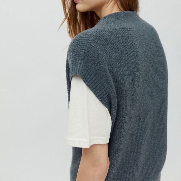 BDG Rowen Button front sweater vest - Picture 2 of 5